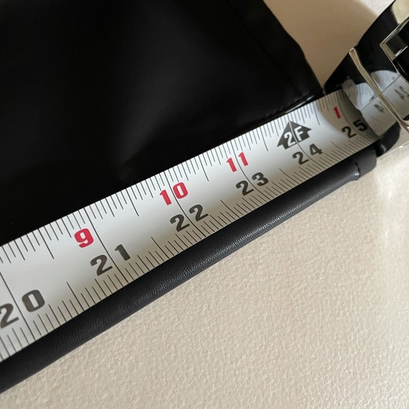 NWT (24) BLANKNYC 7/8 Varick flare cropped Pleather faux vegan snap close black - Picture 6 of 13